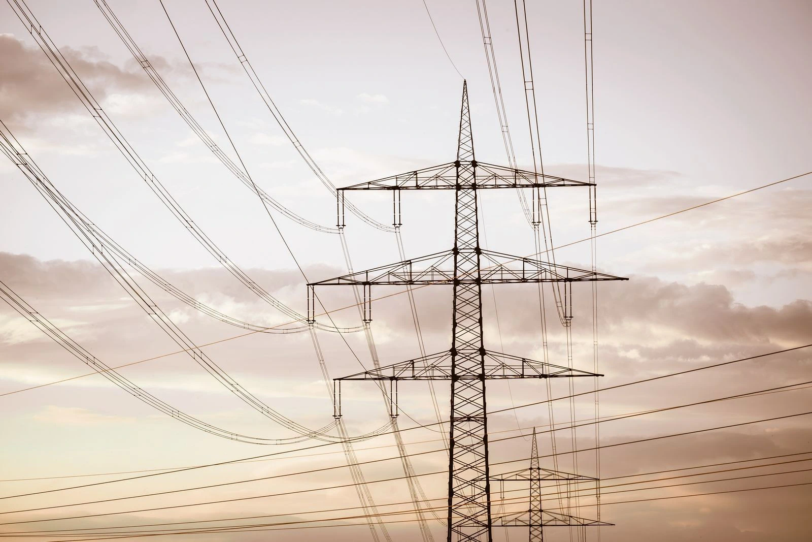 Technische/r Systemplaner/in - Elektrotechnische Systeme Titelbild