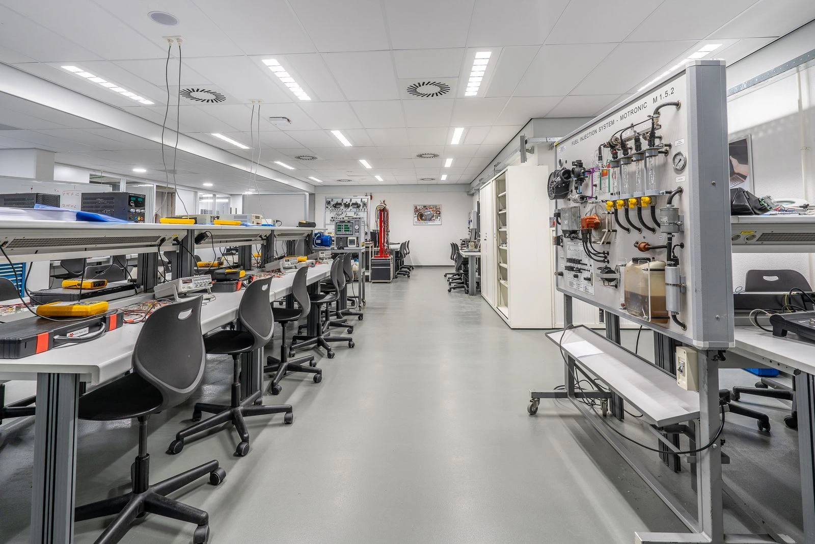 Werkstoffprüfer/in - Kunststofftechnik Titelbild