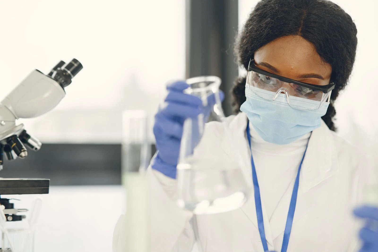Chemielaborant/-in Titelbild