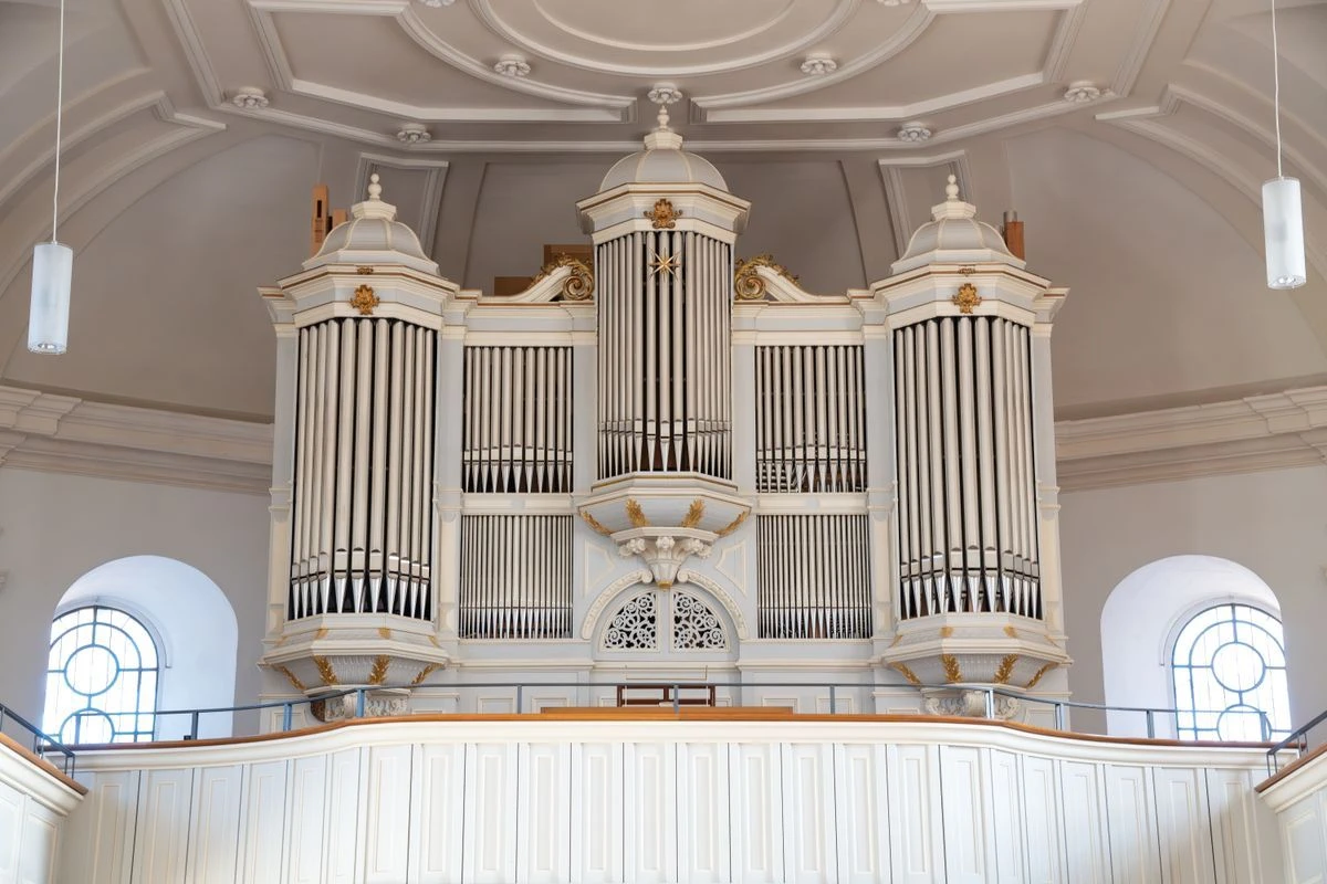 Orgel montieren